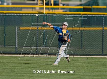 Thumbnail 2 in Mundelein vs. Lake Forest (IHSA 4A Sectional Semifinal) photogallery.