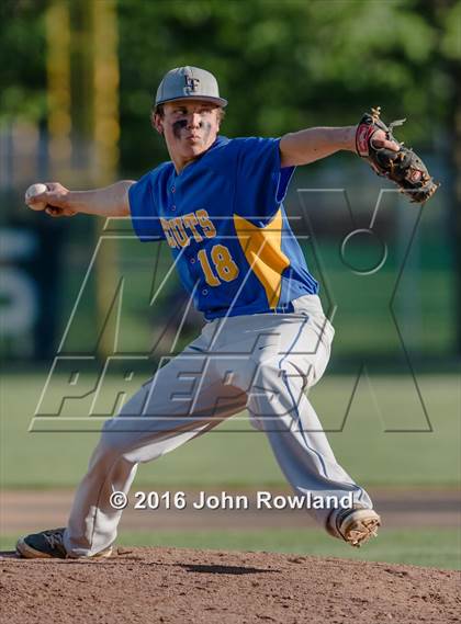 Thumbnail 1 in Mundelein vs. Lake Forest (IHSA 4A Sectional Semifinal) photogallery.