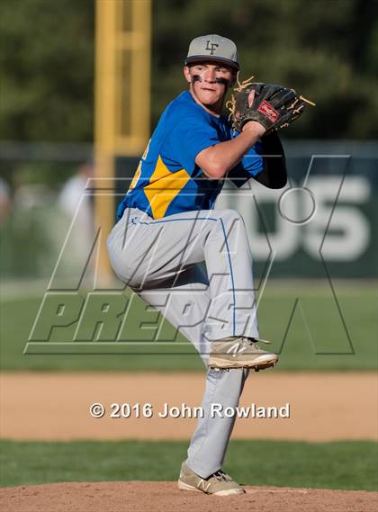 Thumbnail 3 in Mundelein vs. Lake Forest (IHSA 4A Sectional Semifinal) photogallery.