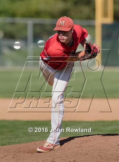 Thumbnail 2 in Mundelein vs. Lake Forest (IHSA 4A Sectional Semifinal) photogallery.