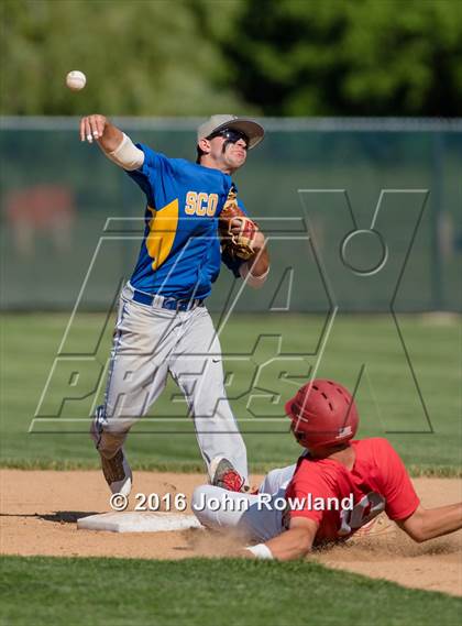 Thumbnail 1 in Mundelein vs. Lake Forest (IHSA 4A Sectional Semifinal) photogallery.