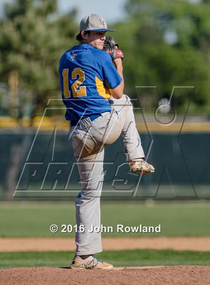 Thumbnail 1 in Mundelein vs. Lake Forest (IHSA 4A Sectional Semifinal) photogallery.