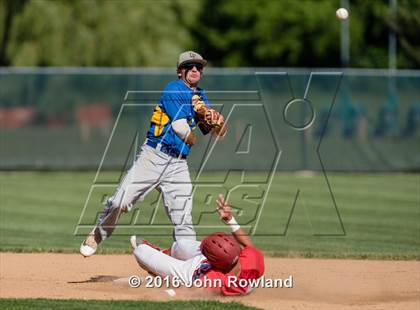 Thumbnail 2 in Mundelein vs. Lake Forest (IHSA 4A Sectional Semifinal) photogallery.