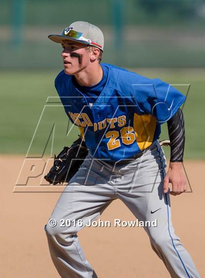 Thumbnail 1 in Mundelein vs. Lake Forest (IHSA 4A Sectional Semifinal) photogallery.