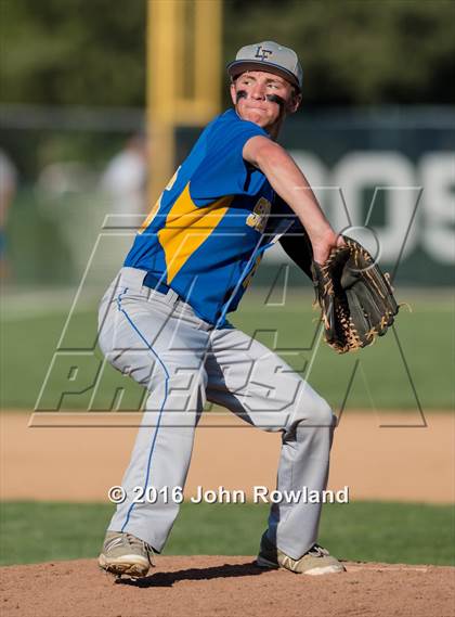 Thumbnail 1 in Mundelein vs. Lake Forest (IHSA 4A Sectional Semifinal) photogallery.