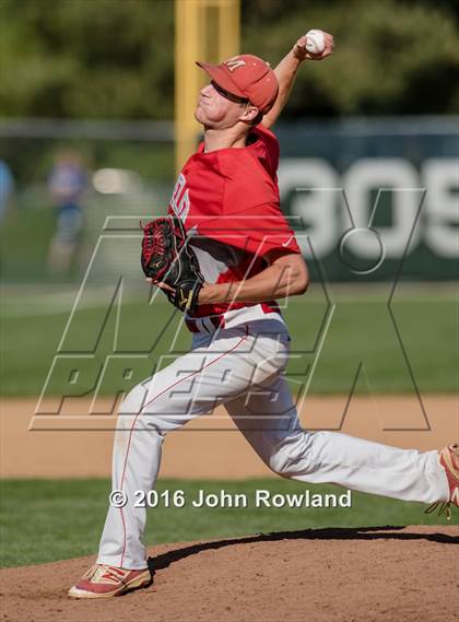 Thumbnail 3 in Mundelein vs. Lake Forest (IHSA 4A Sectional Semifinal) photogallery.