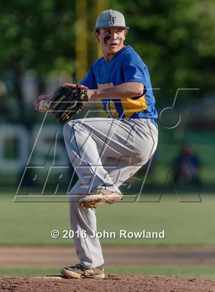 Thumbnail 2 in Mundelein vs. Lake Forest (IHSA 4A Sectional Semifinal) photogallery.