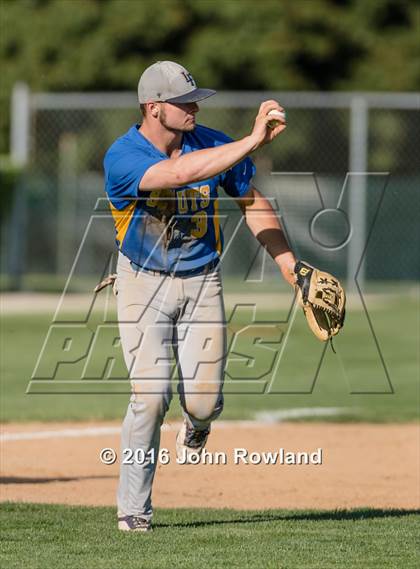 Thumbnail 1 in Mundelein vs. Lake Forest (IHSA 4A Sectional Semifinal) photogallery.