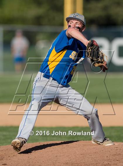 Thumbnail 2 in Mundelein vs. Lake Forest (IHSA 4A Sectional Semifinal) photogallery.