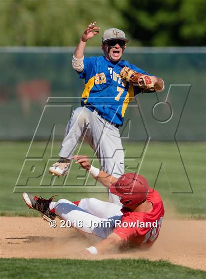 Thumbnail 1 in Mundelein vs. Lake Forest (IHSA 4A Sectional Semifinal) photogallery.