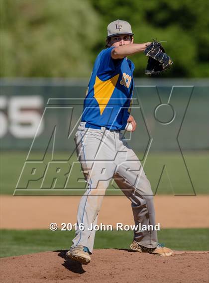 Thumbnail 2 in Mundelein vs. Lake Forest (IHSA 4A Sectional Semifinal) photogallery.