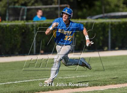 Thumbnail 3 in Mundelein vs. Lake Forest (IHSA 4A Sectional Semifinal) photogallery.