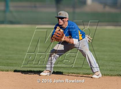 Thumbnail 3 in Mundelein vs. Lake Forest (IHSA 4A Sectional Semifinal) photogallery.