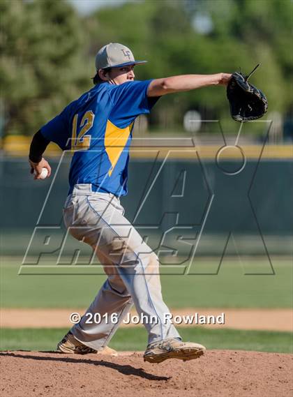 Thumbnail 2 in Mundelein vs. Lake Forest (IHSA 4A Sectional Semifinal) photogallery.