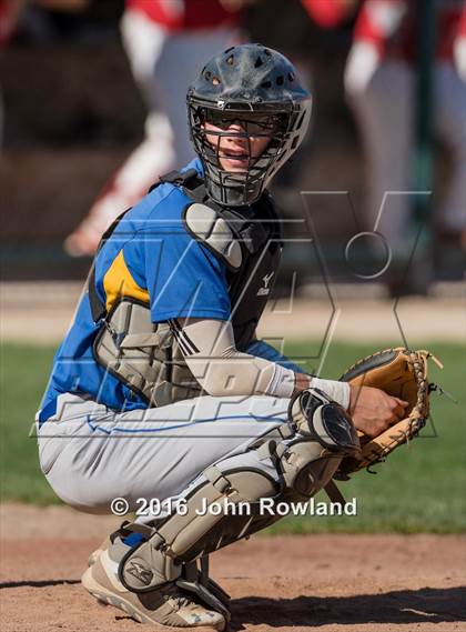 Thumbnail 2 in Mundelein vs. Lake Forest (IHSA 4A Sectional Semifinal) photogallery.