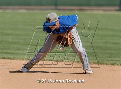 Thumbnail 3 in Mundelein vs. Lake Forest (IHSA 4A Sectional Semifinal) photogallery.