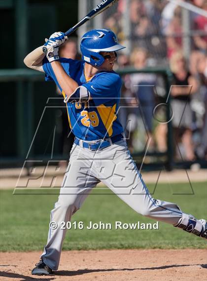 Thumbnail 2 in Mundelein vs. Lake Forest (IHSA 4A Sectional Semifinal) photogallery.