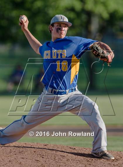 Thumbnail 2 in Mundelein vs. Lake Forest (IHSA 4A Sectional Semifinal) photogallery.