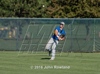 Thumbnail 3 in Mundelein vs. Lake Forest (IHSA 4A Sectional Semifinal) photogallery.