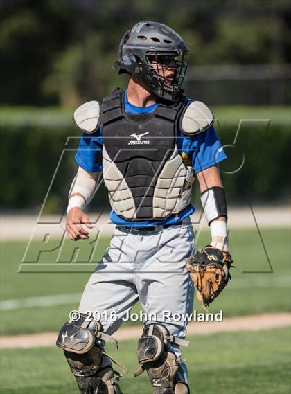 Thumbnail 1 in Mundelein vs. Lake Forest (IHSA 4A Sectional Semifinal) photogallery.