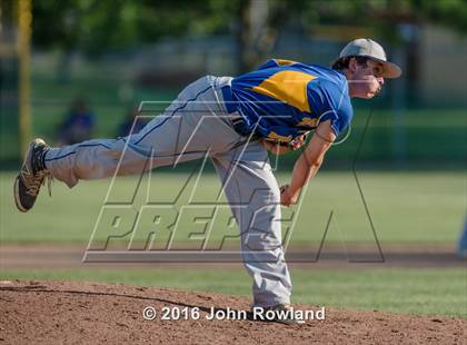 Thumbnail 3 in Mundelein vs. Lake Forest (IHSA 4A Sectional Semifinal) photogallery.