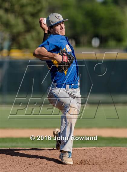 Thumbnail 3 in Mundelein vs. Lake Forest (IHSA 4A Sectional Semifinal) photogallery.