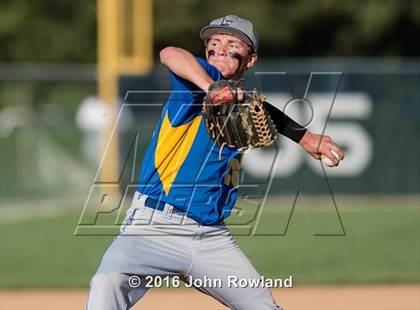 Thumbnail 1 in Mundelein vs. Lake Forest (IHSA 4A Sectional Semifinal) photogallery.