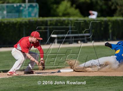 Thumbnail 2 in Mundelein vs. Lake Forest (IHSA 4A Sectional Semifinal) photogallery.