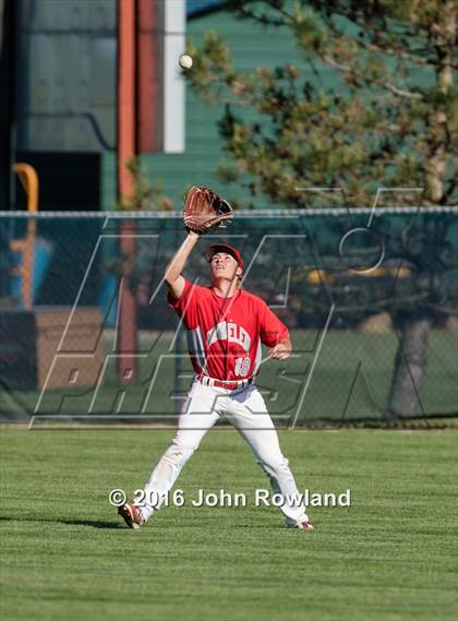 Thumbnail 3 in Mundelein vs. Lake Forest (IHSA 4A Sectional Semifinal) photogallery.