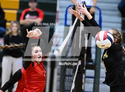 Thumbnail 1 in Arapahoe vs. Loveland (CHSAA 5A Region 5) photogallery.