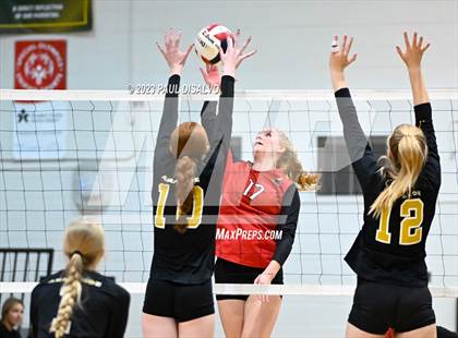 Thumbnail 3 in Arapahoe vs. Loveland (CHSAA 5A Region 5) photogallery.