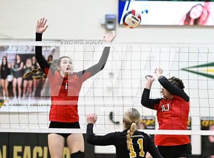 Thumbnail 2 in Arapahoe vs. Loveland (CHSAA 5A Region 5) photogallery.