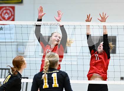 Thumbnail 1 in Arapahoe vs. Loveland (CHSAA 5A Region 5) photogallery.
