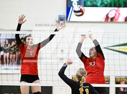 Thumbnail 1 in Arapahoe vs. Loveland (CHSAA 5A Region 5) photogallery.