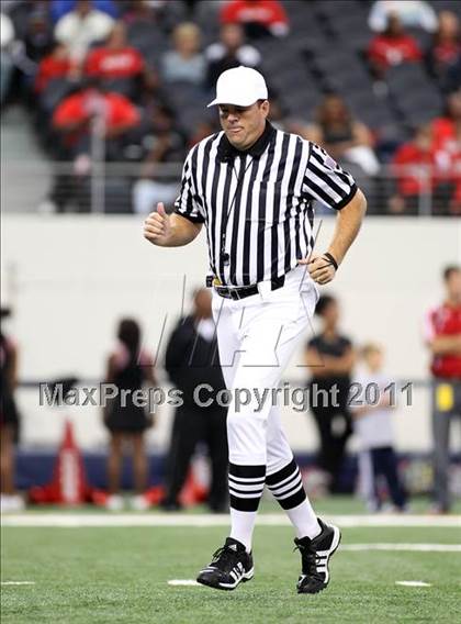 Thumbnail 2 in Guyer vs. Cedar Hill (5A Division 2 Region 1 Area Playoffs) photogallery.
