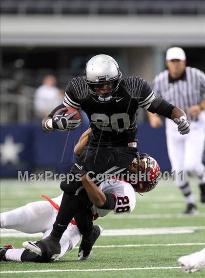 Thumbnail 3 in Guyer vs. Cedar Hill (5A Division 2 Region 1 Area Playoffs) photogallery.