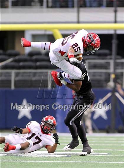 Thumbnail 1 in Guyer vs. Cedar Hill (5A Division 2 Region 1 Area Playoffs) photogallery.