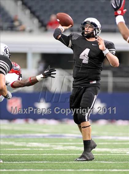 Thumbnail 2 in Guyer vs. Cedar Hill (5A Division 2 Region 1 Area Playoffs) photogallery.