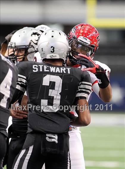 Thumbnail 2 in Guyer vs. Cedar Hill (5A Division 2 Region 1 Area Playoffs) photogallery.