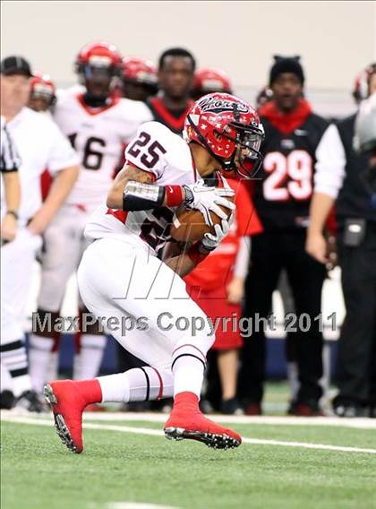 Thumbnail 2 in Guyer vs. Cedar Hill (5A Division 2 Region 1 Area Playoffs) photogallery.