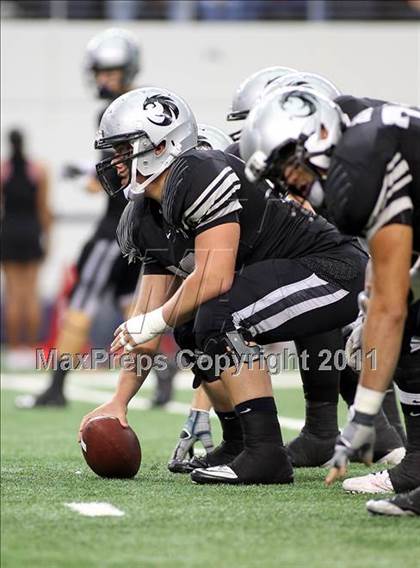 Thumbnail 2 in Guyer vs. Cedar Hill (5A Division 2 Region 1 Area Playoffs) photogallery.