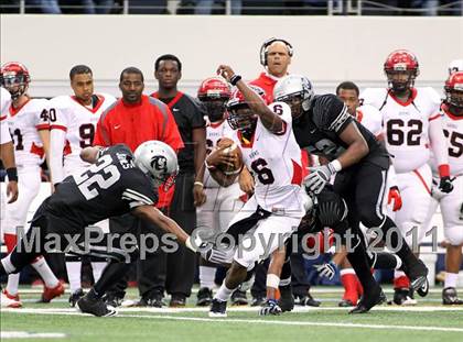 Thumbnail 2 in Guyer vs. Cedar Hill (5A Division 2 Region 1 Area Playoffs) photogallery.