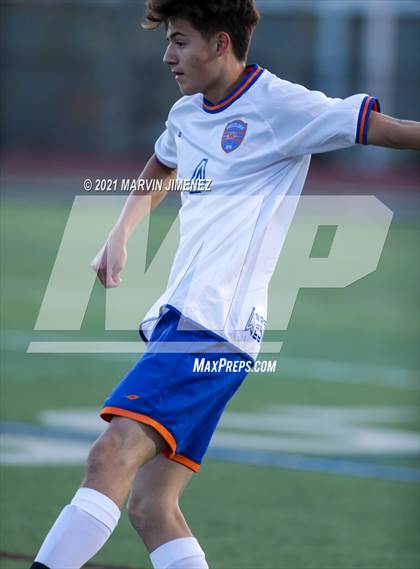 Thumbnail 1 in Oaks Christian vs Westlake photogallery.