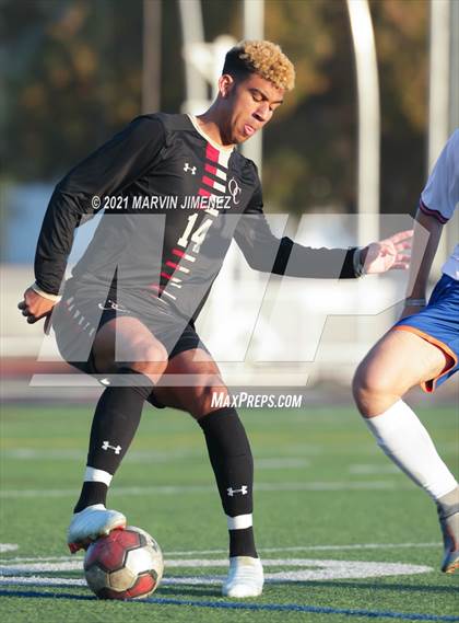 Thumbnail 1 in Oaks Christian vs Westlake photogallery.
