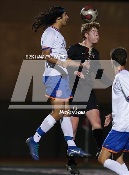 Thumbnail 3 in Oaks Christian vs Westlake photogallery.