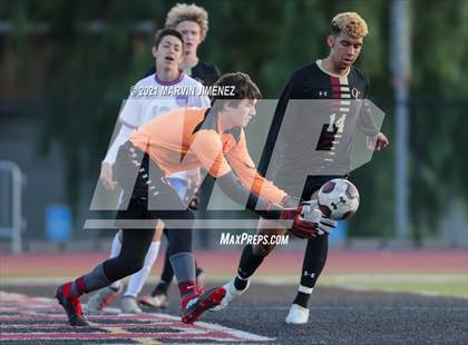 Thumbnail 3 in Oaks Christian vs Westlake photogallery.