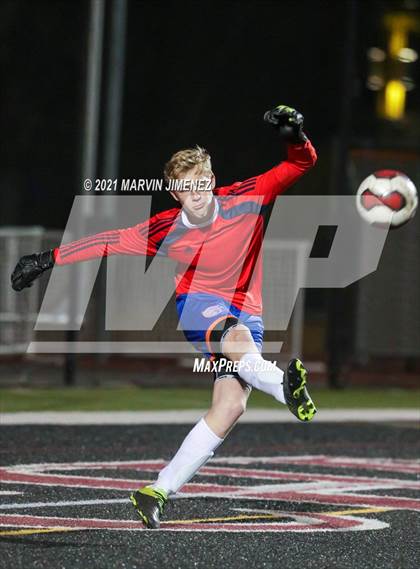 Thumbnail 3 in Oaks Christian vs Westlake photogallery.