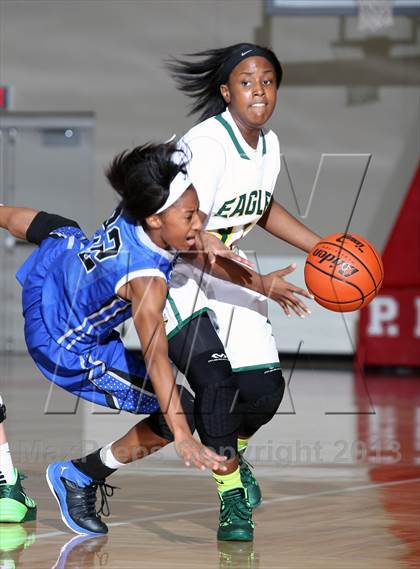 Thumbnail 2 in Cypress Falls vs. North Crowley (McDonald's Texas Invitational) photogallery.