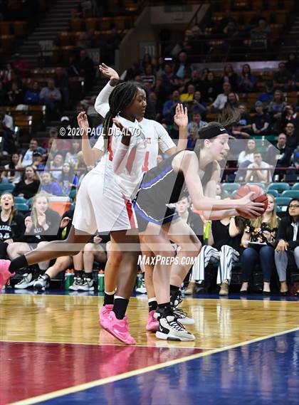 Thumbnail 2 in Highlands Ranch vs. Regis Jesuit (CHSAA 5A Great 8) photogallery.