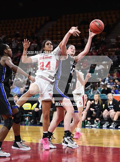 Thumbnail 1 in Highlands Ranch vs. Regis Jesuit (CHSAA 5A Great 8) photogallery.
